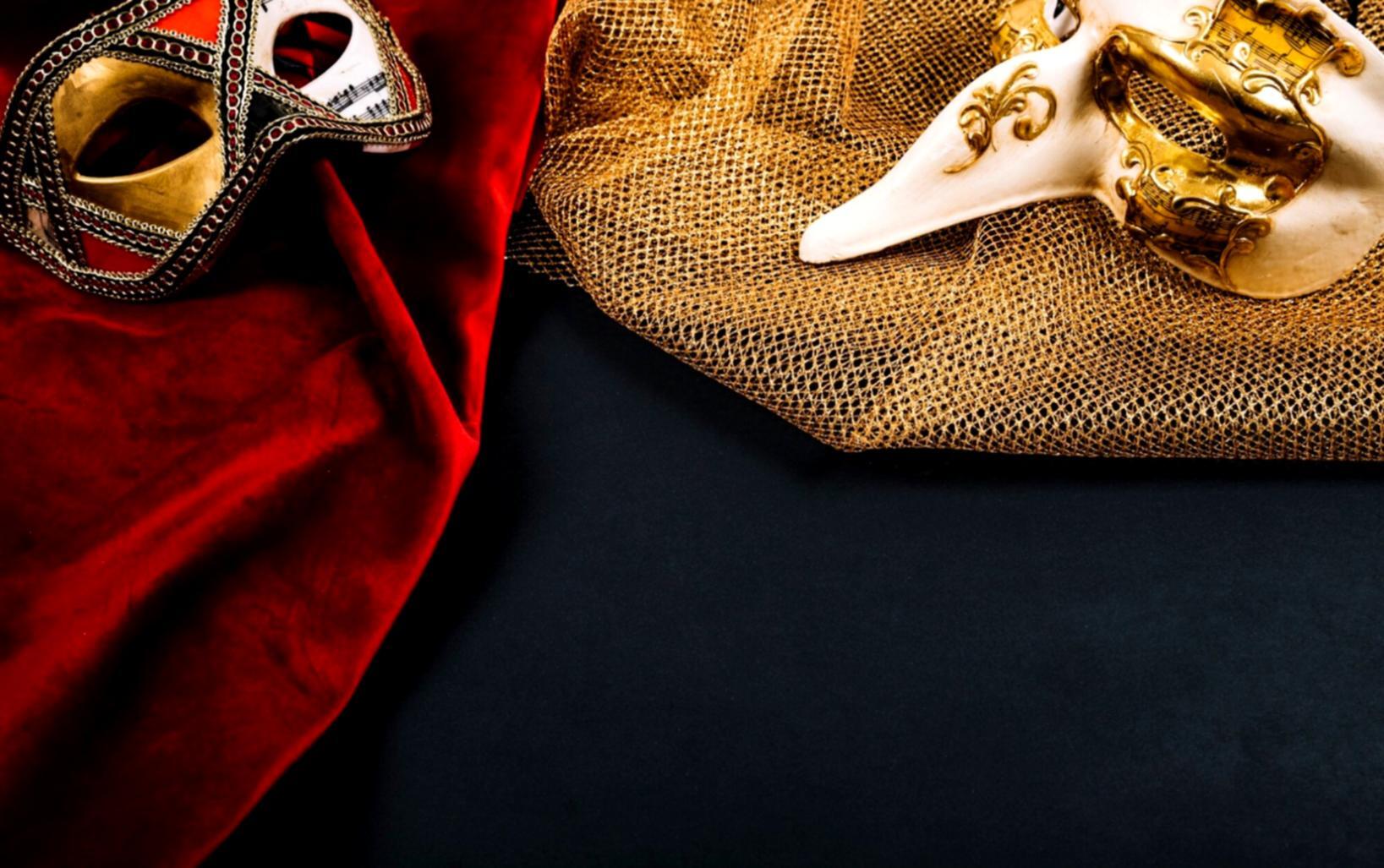 Actrice préparant son personnage en coulisses